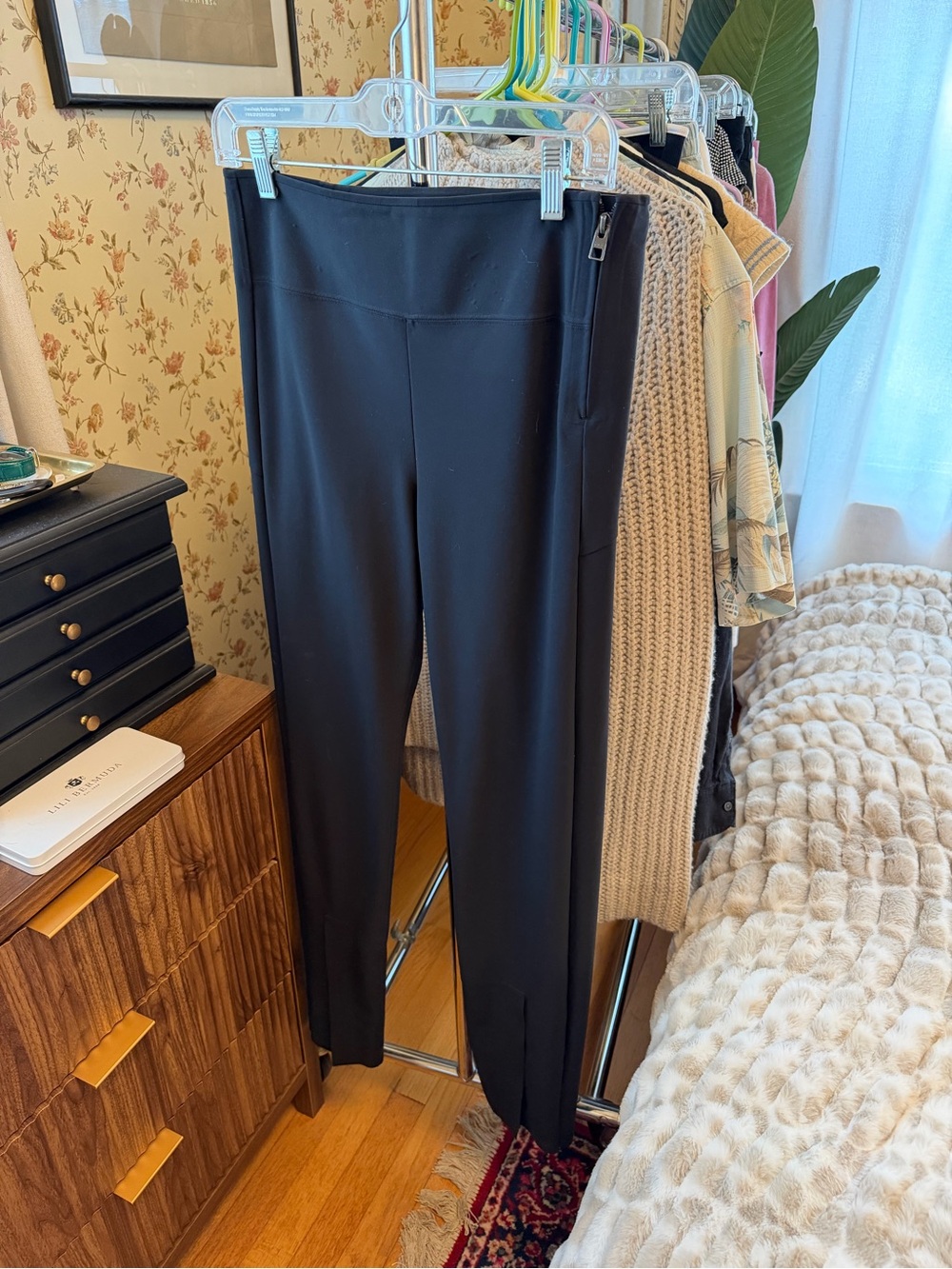 Athleta interstellar tight in black sz 6